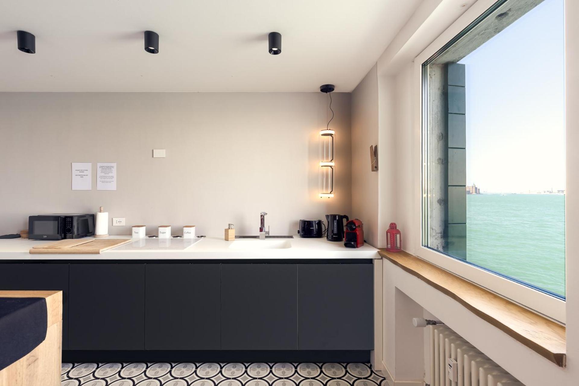 3 Windows On St Mark - Waterfront Apartment เวนิส ภายนอก รูปภาพ