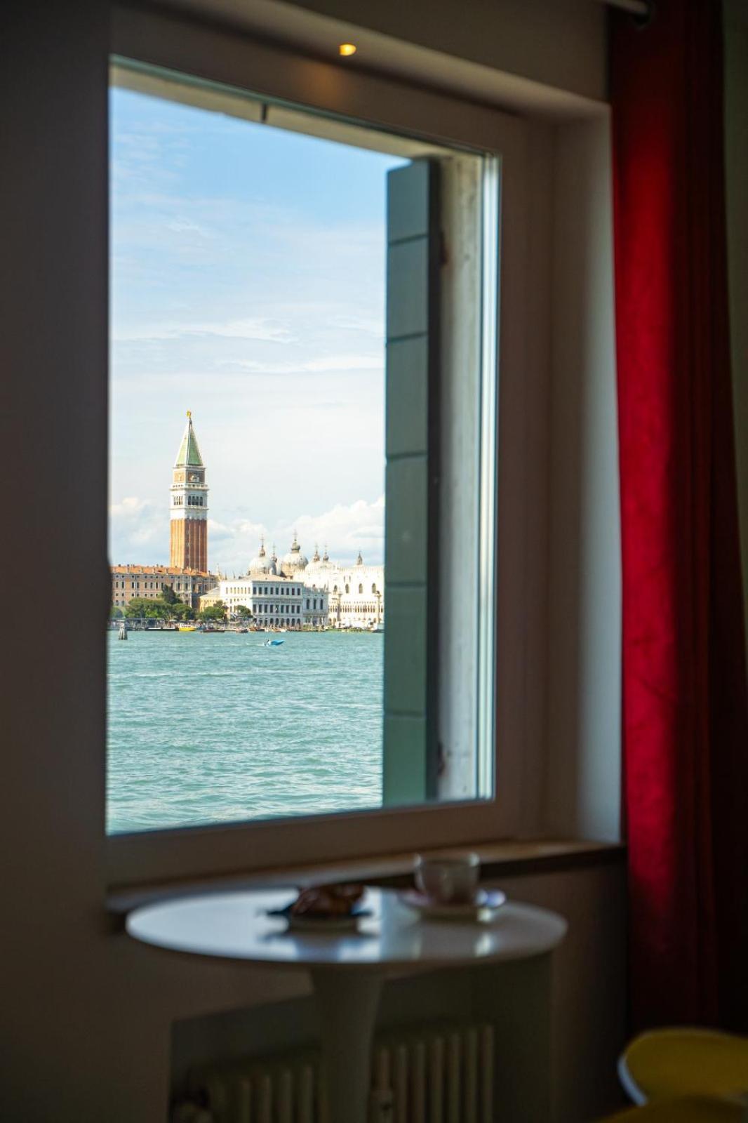 3 Windows On St Mark - Waterfront Apartment เวนิส ภายนอก รูปภาพ