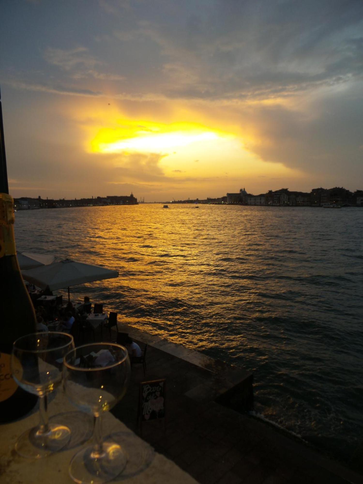 3 Windows On St Mark - Waterfront Apartment เวนิส ภายนอก รูปภาพ