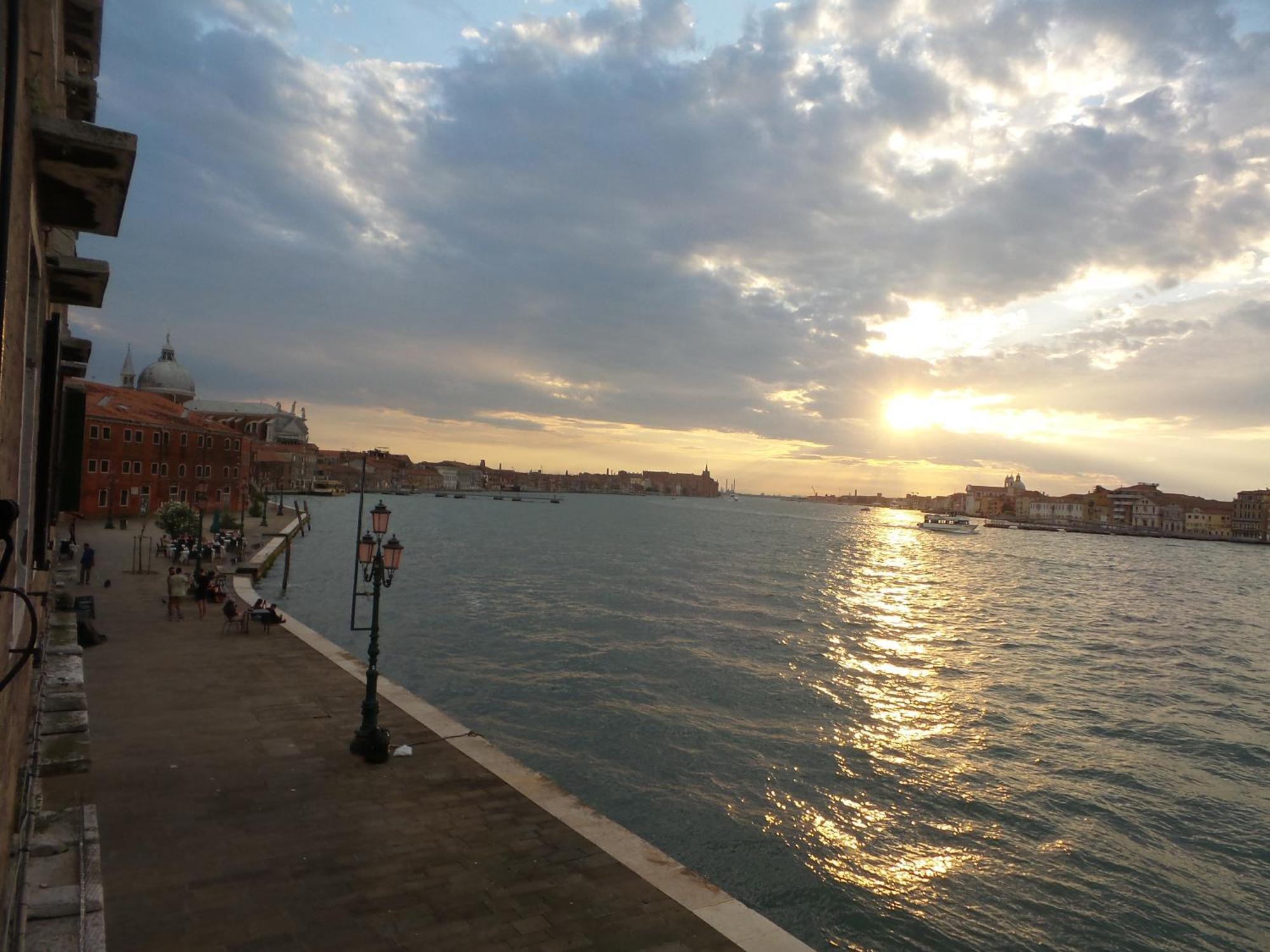 3 Windows On St Mark - Waterfront Apartment เวนิส ภายนอก รูปภาพ
