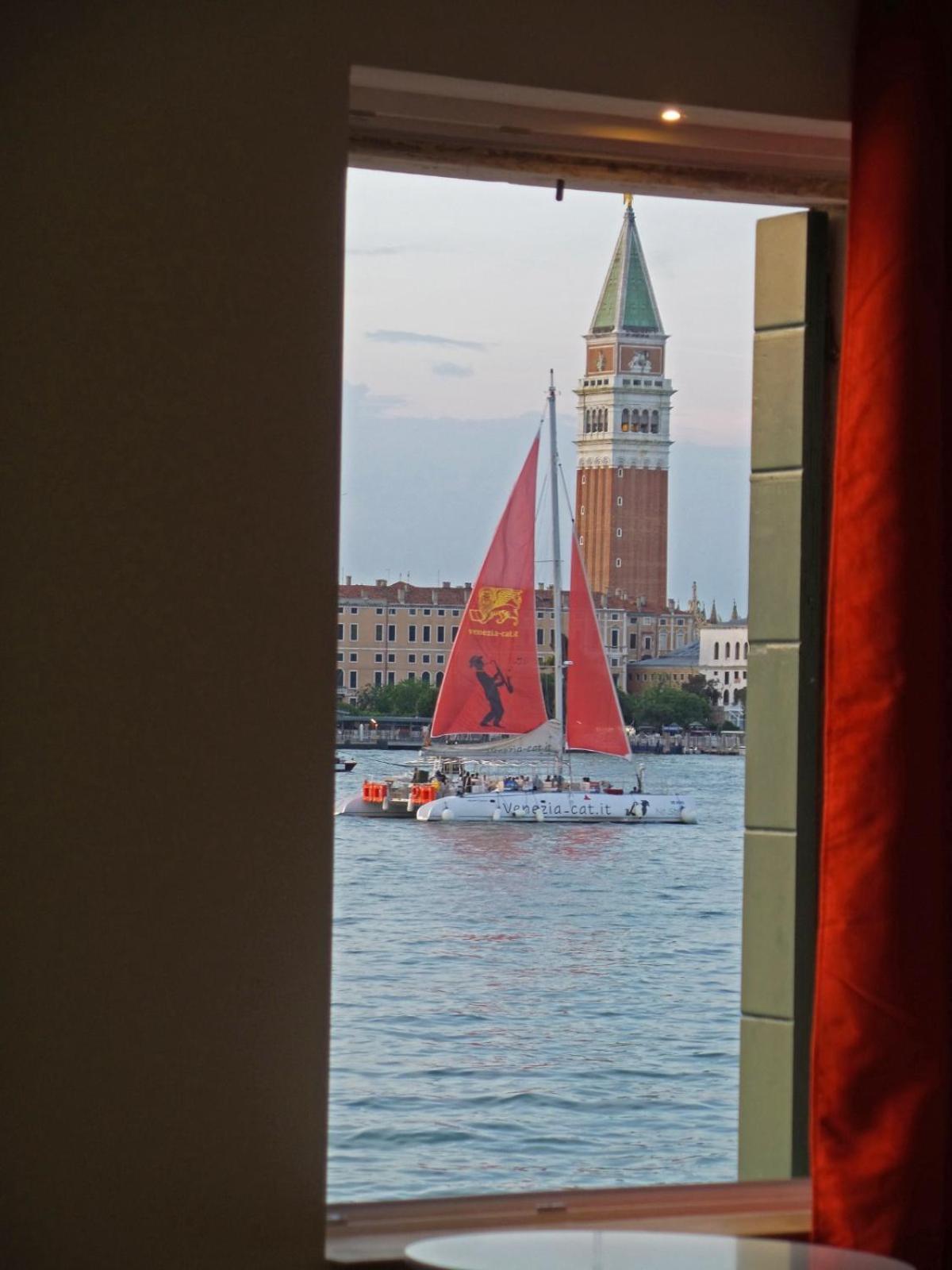 3 Windows On St Mark - Waterfront Apartment เวนิส ภายนอก รูปภาพ